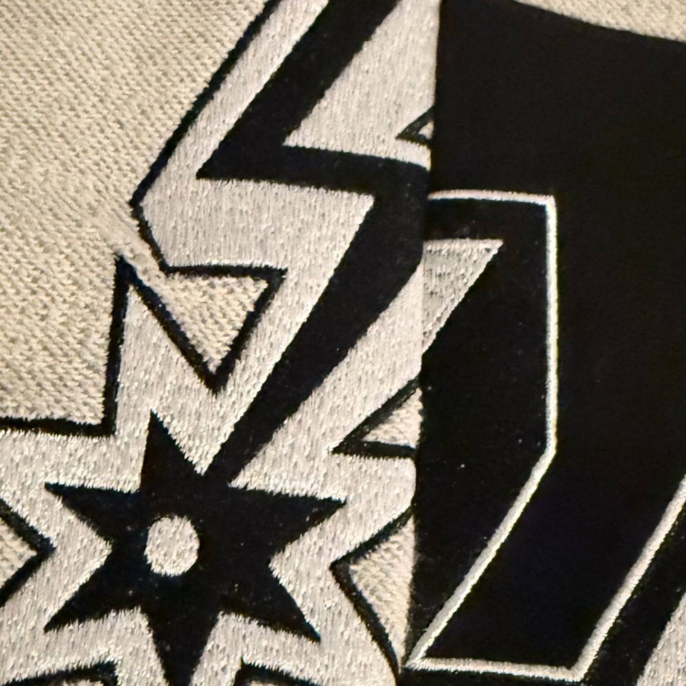 San Antonio Spurs Sweatshirtt - Picture 5 of 8